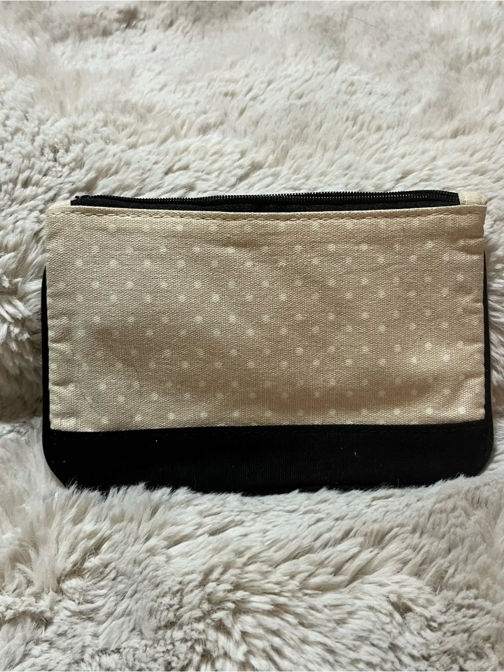 ipsy Beige Canvas Cosmetic Pouch with Red Lip Print